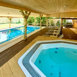 Therme Airport לינה וארוחת בוקר
